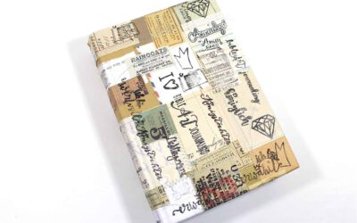 Bibeleinband mit der Nähmaschine und Papier